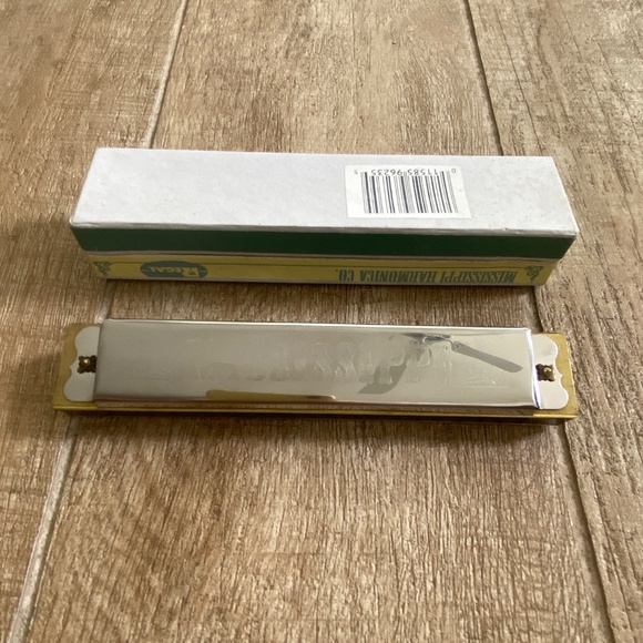 Mississippi Harmonica Co. Harmonica - Picture 2 of 7